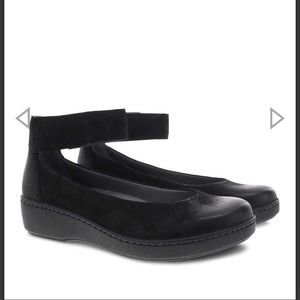 Emmie black burnished suede dansko